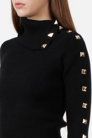 TURTLENECK WITH STUDS