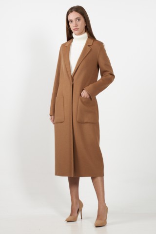 COAT WITH ONE BUTTON