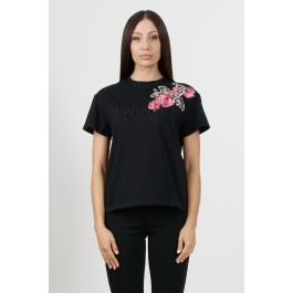 T-SHIRT WITH FLOWER EMBROIDERY